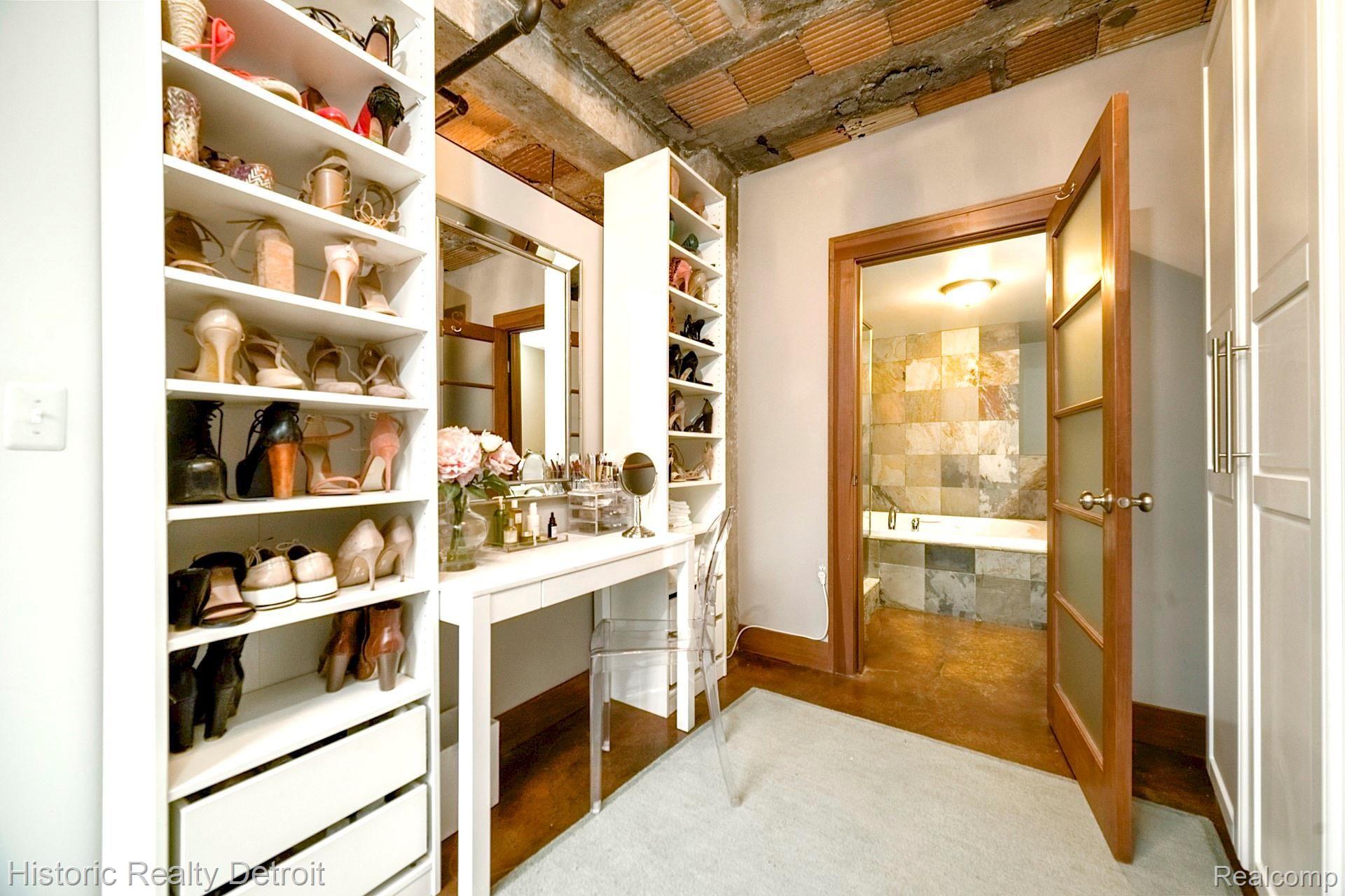 2915 John R Street, Unit 308 Detroit, MI 48201 - Photo 8 of 14 Dressing Room