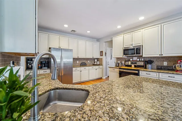 $815,000 | 3 Eagle Crest, Fort Montgomery, NY 10922