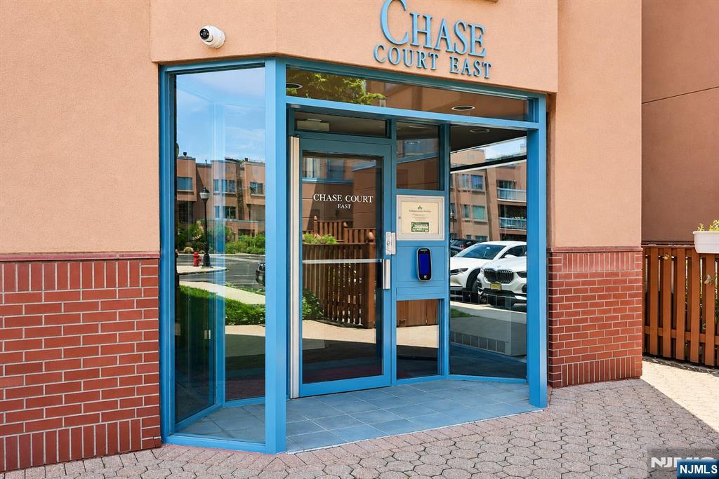 302 Chase Court, Unit 302 Edgewater, NJ 07020 - Photo 25 of 46