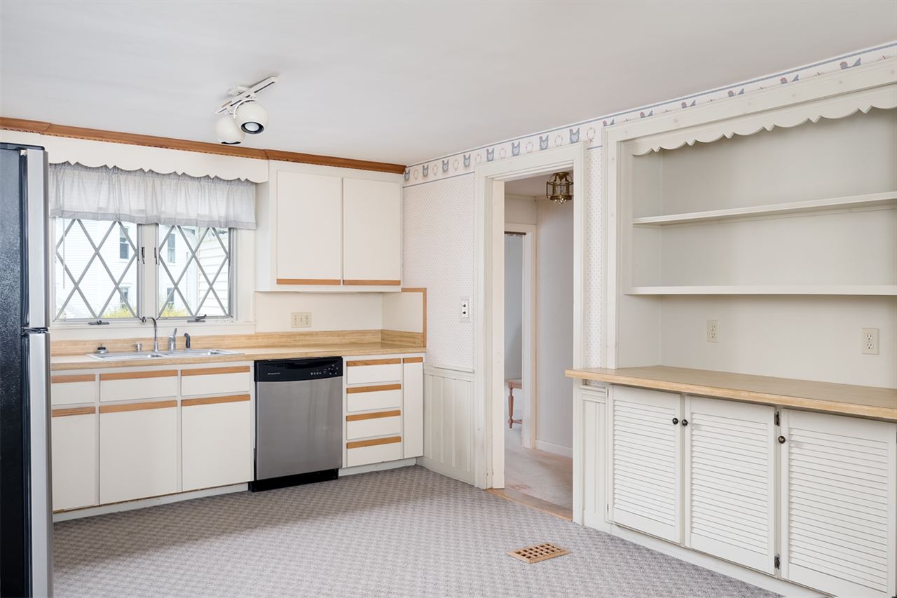 4 Spruce Street Exeter, NH 03833 - Photo 5 of 36 Gallery Image 5