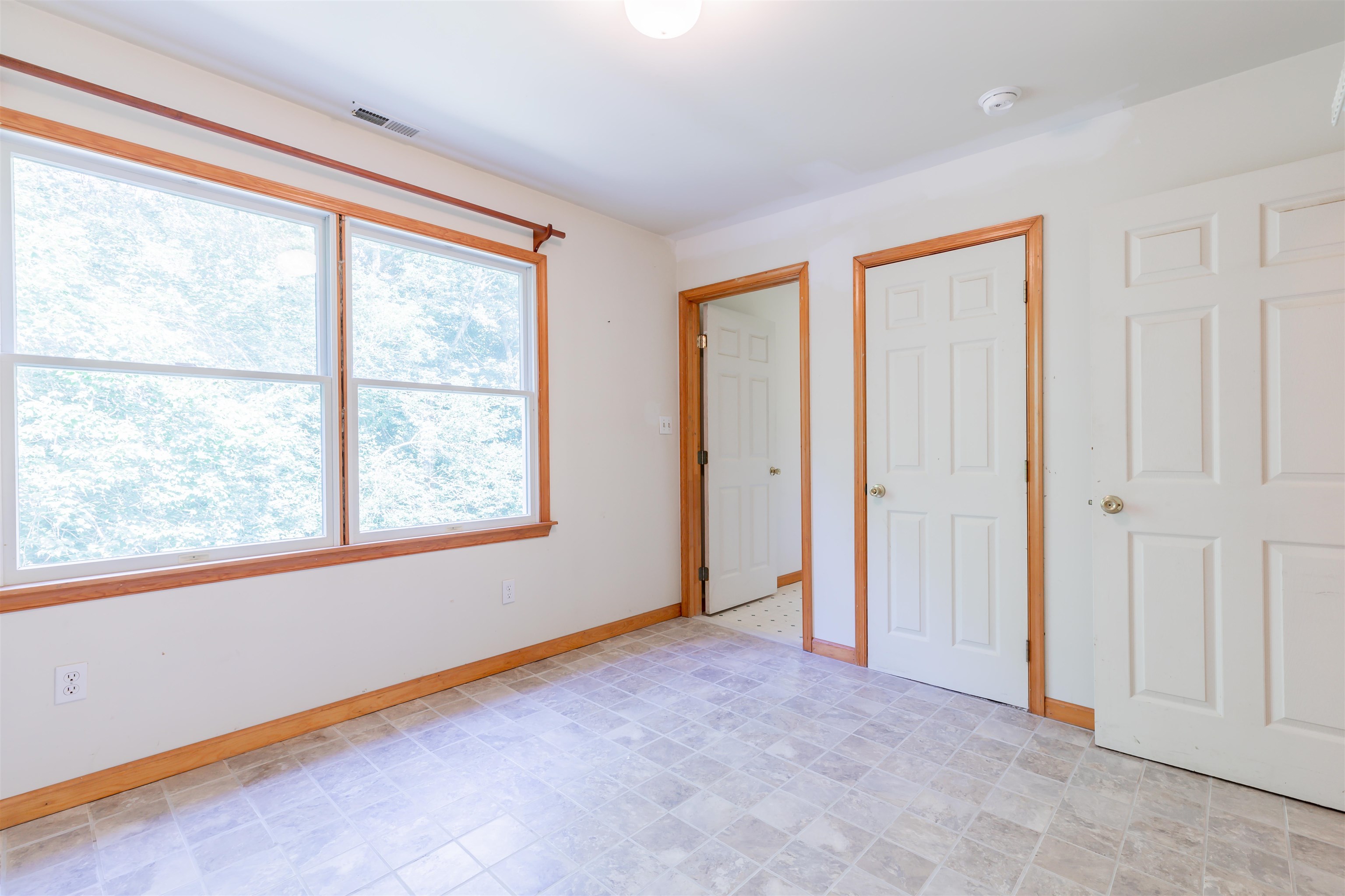 837 Weeks Landing Road Cape May, NJ 08204 - Photo 26 of 38 an empty room with a window