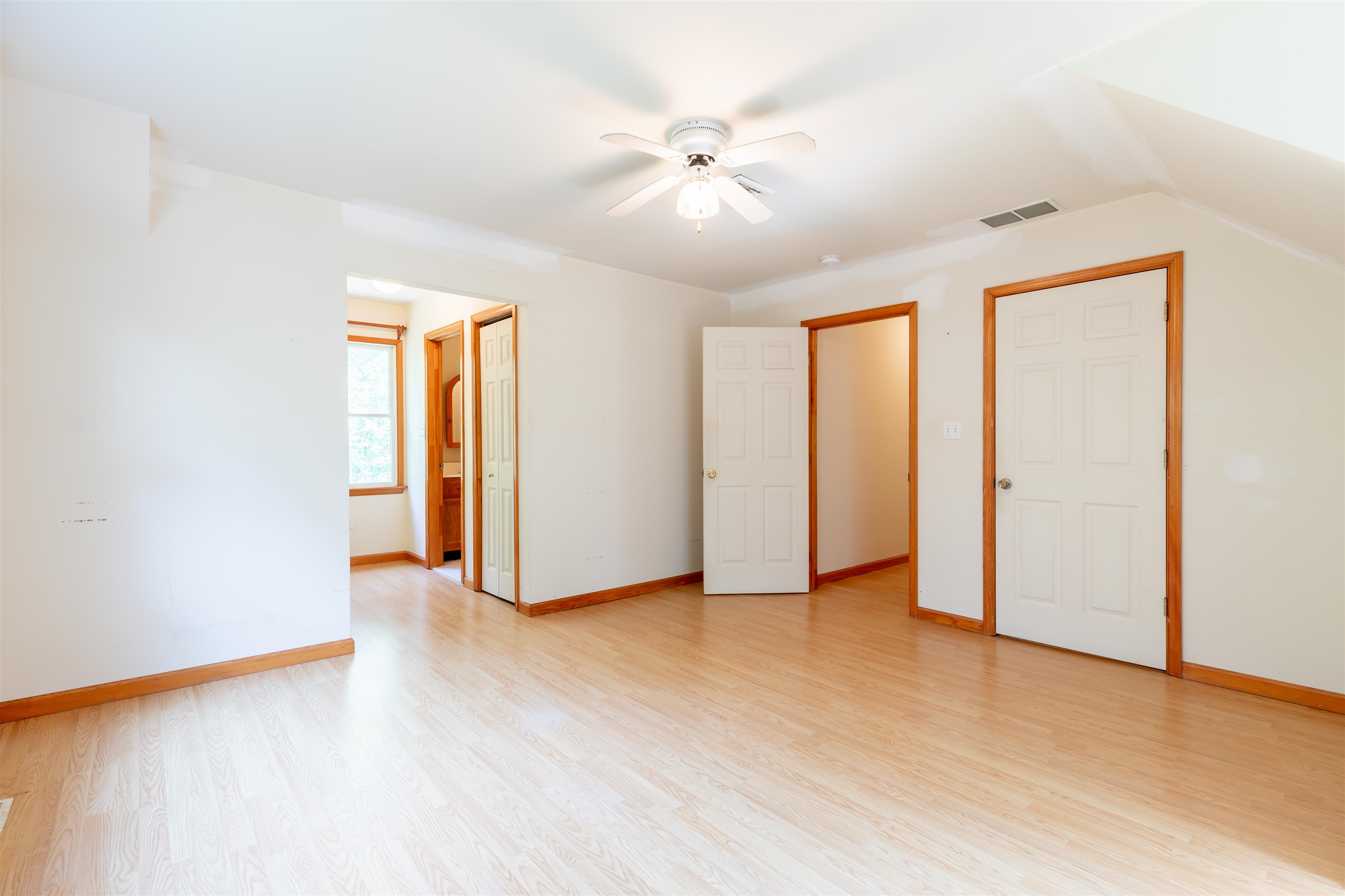 837 Weeks Landing Road Cape May, NJ 08204 - Photo 28 of 38 an empty room with wooden floor and a ceiling fan