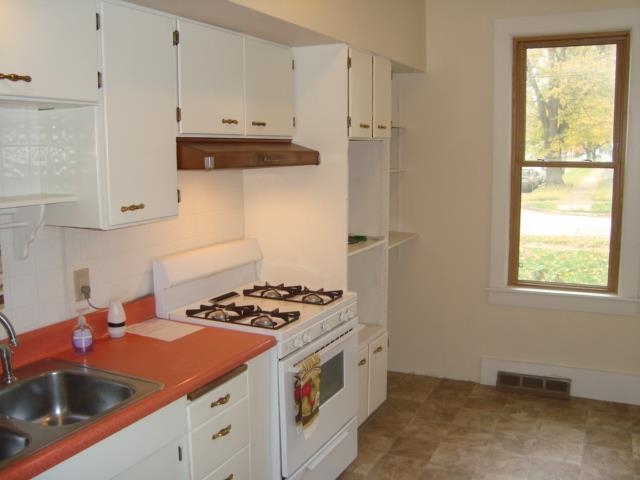 2401 4th Street Moline, IL 61265 - Photo 4 of 9 Gallery Image 4