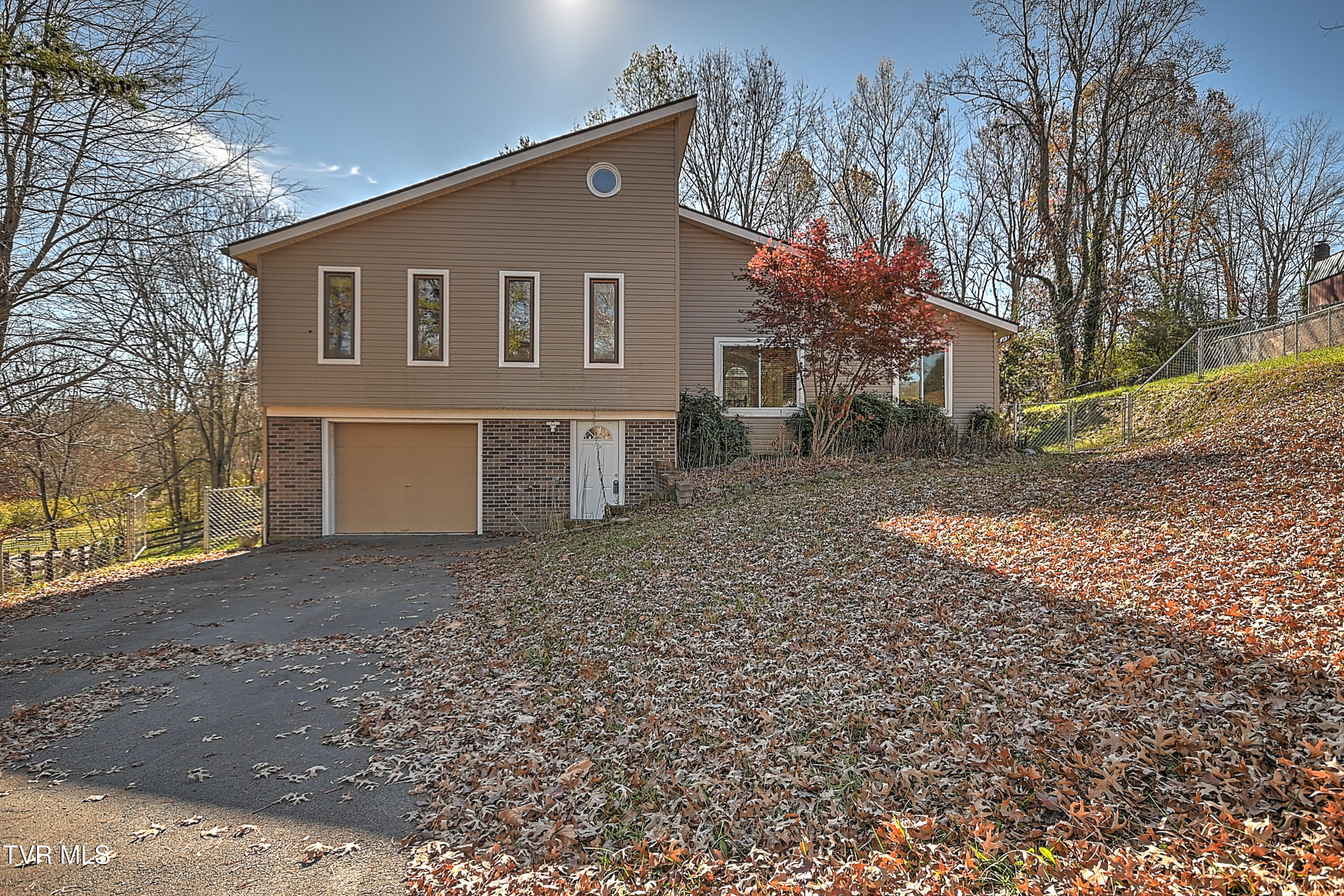 401 Crestfield Road Bristol, TN 37620 - Photo 1 of 30 401 Crestfield EE-3