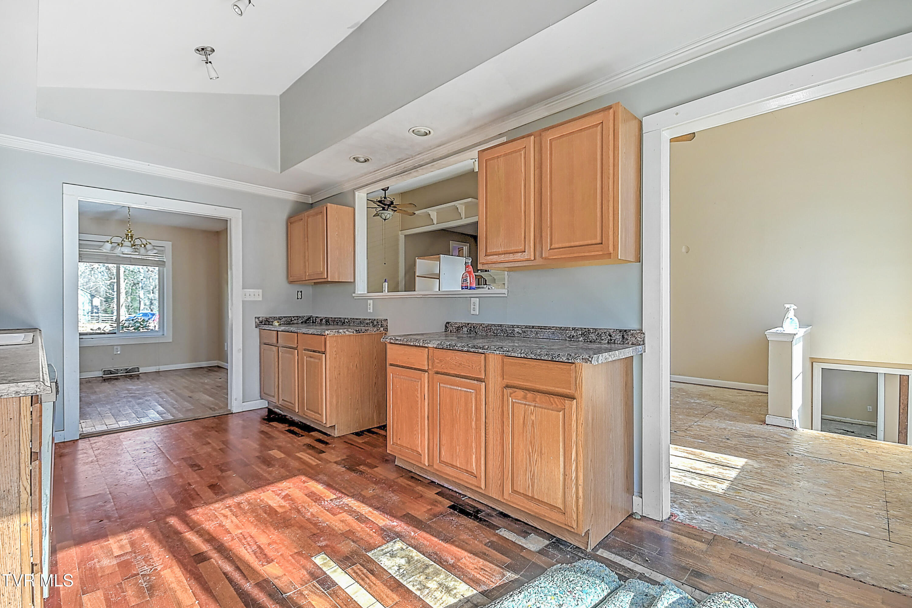 401 Crestfield Road Bristol, TN 37620 - Photo 11 of 30 401 Crestfield EE-9