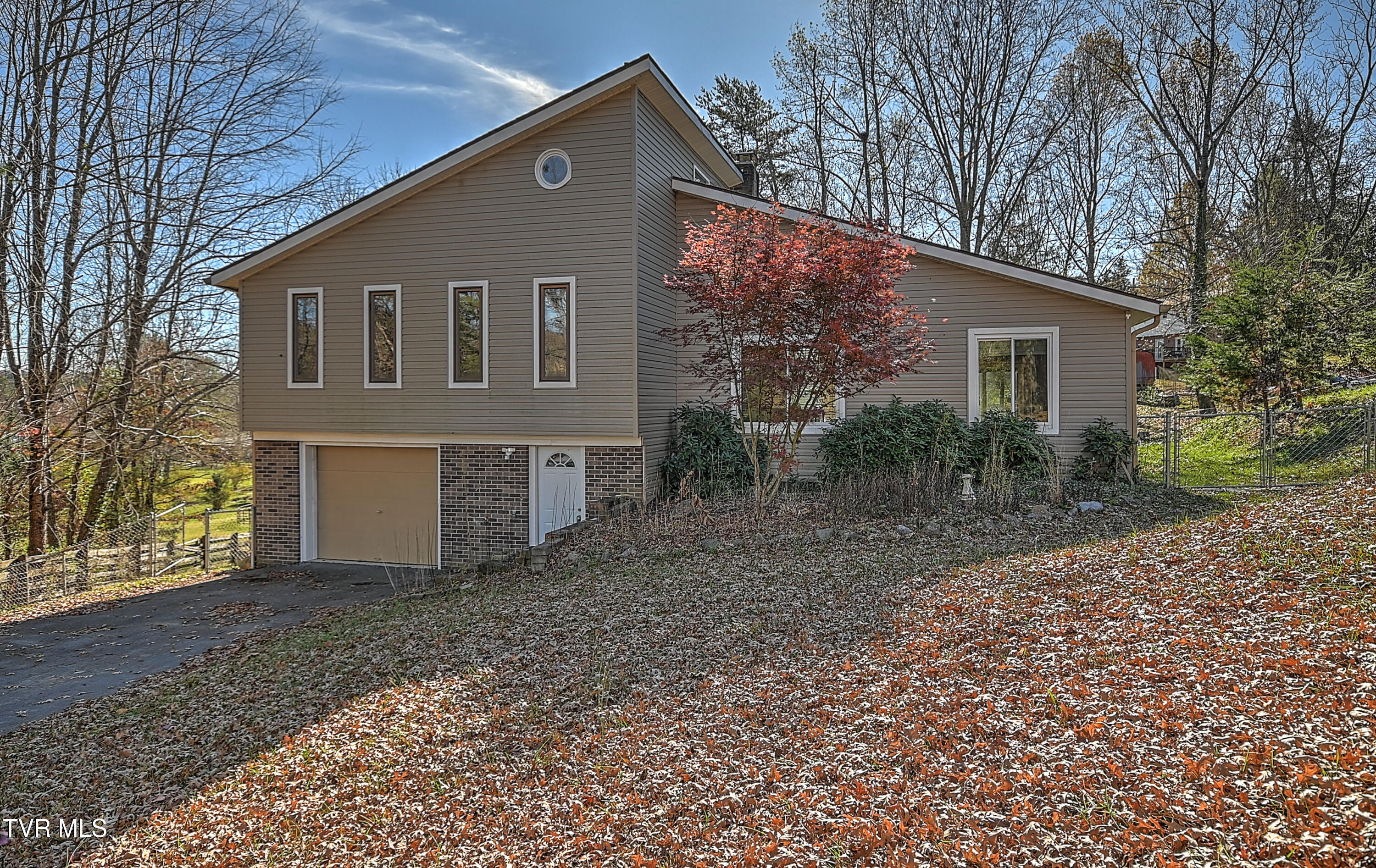 401 Crestfield Road Bristol, TN 37620 - Photo 2 of 30 401 Crestfield EE
