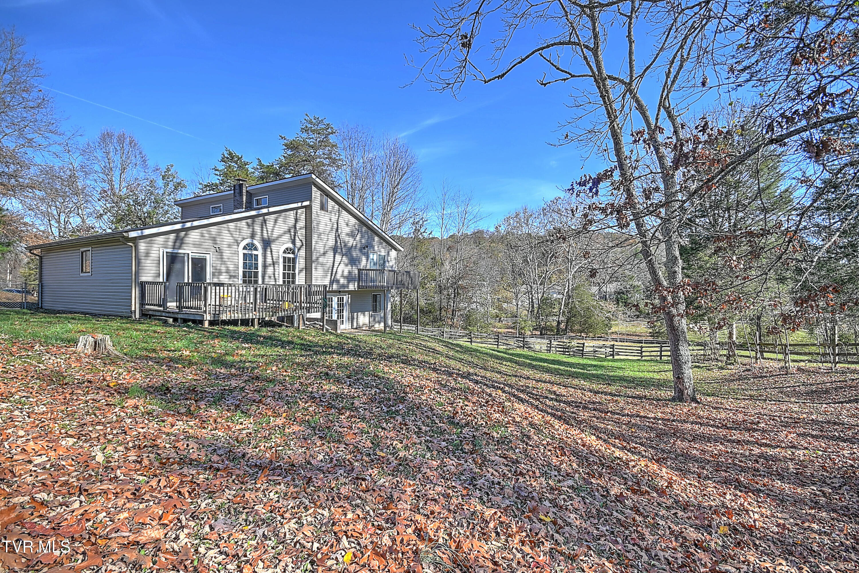 401 Crestfield Road Bristol, TN 37620 - Photo 3 of 30 401 Crestfield EE-34