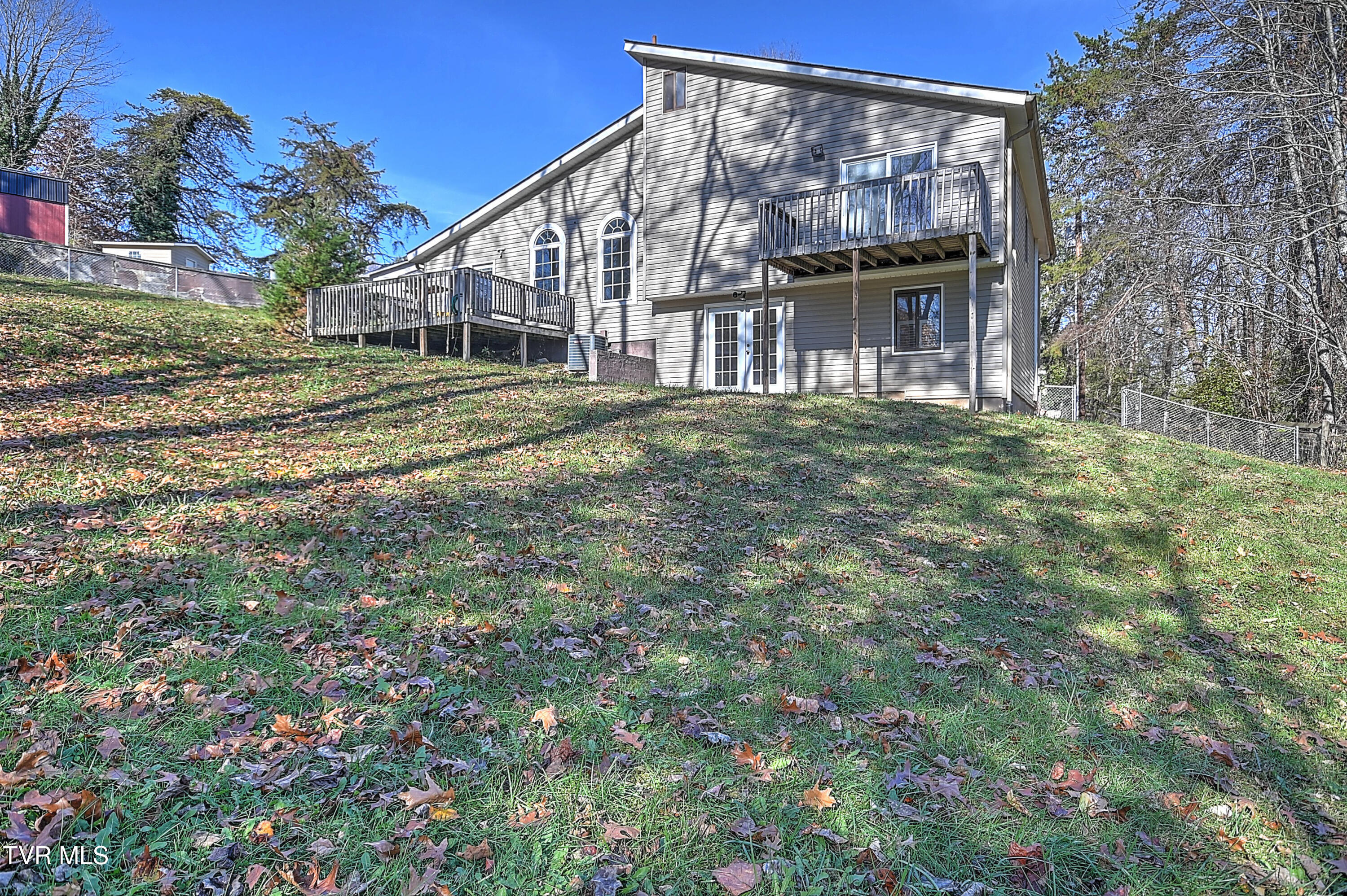 401 Crestfield Road Bristol, TN 37620 - Photo 5 of 30 401 Crestfield EE-32