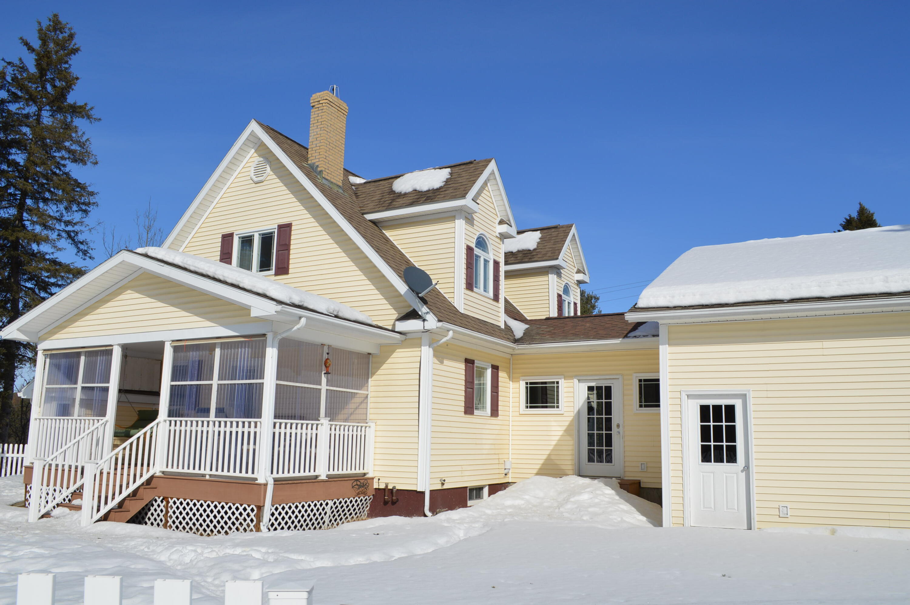 305 Market Street Fort Kent, ME 04743 - Photo 3 of 58 House-back