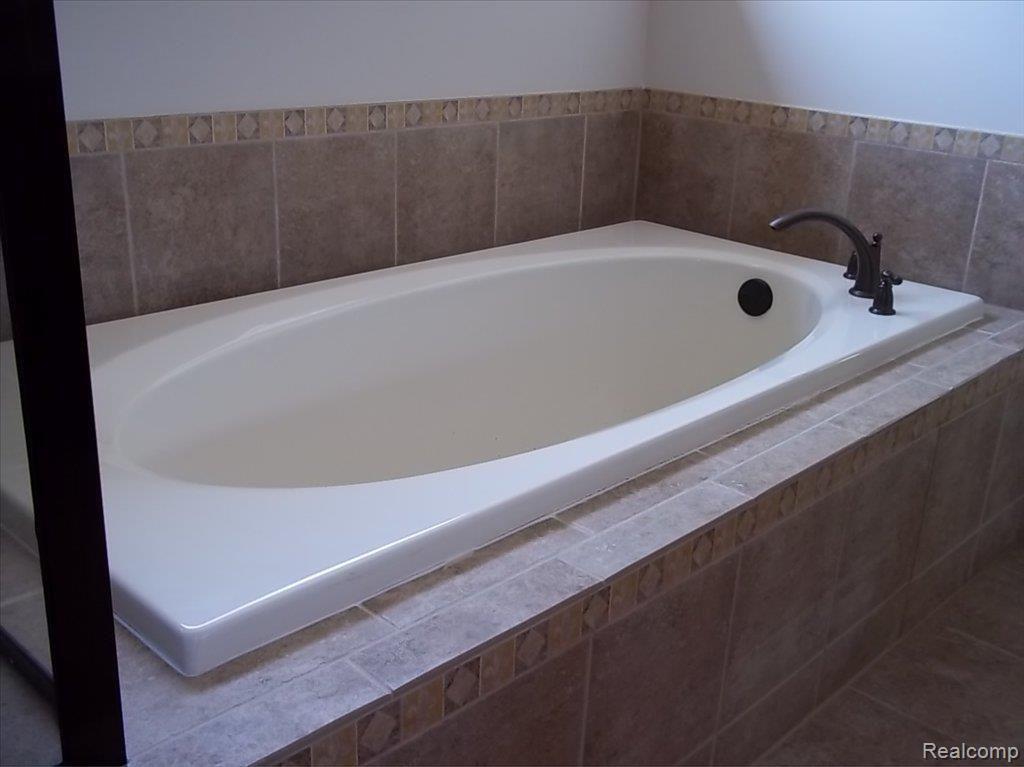 3662 Connors Drive Rochester, MI 48307 - Photo 16 of 17 100_0305