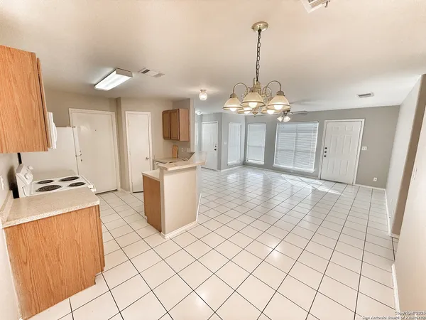 $1,295 | 2754 Farm To Market Road 1044, Unit 2754, New Braunfels, TX 78130