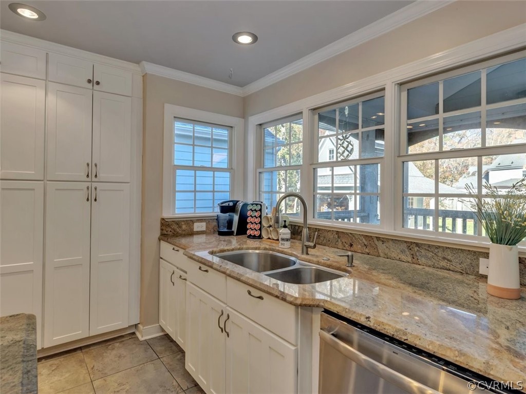 2203 Albion Road Midlothian, VA 23113 - Photo 8 of 33 Sunny kitchen that overlooks screened porch and be