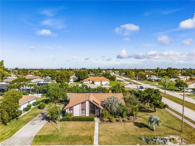 $325,000 | 403 Southwest 34th Street, Cape Coral, FL 33914