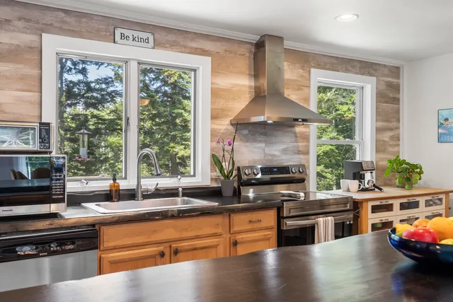 $595,000 | 44 King Phillips Trail, Boothbay, ME 04544