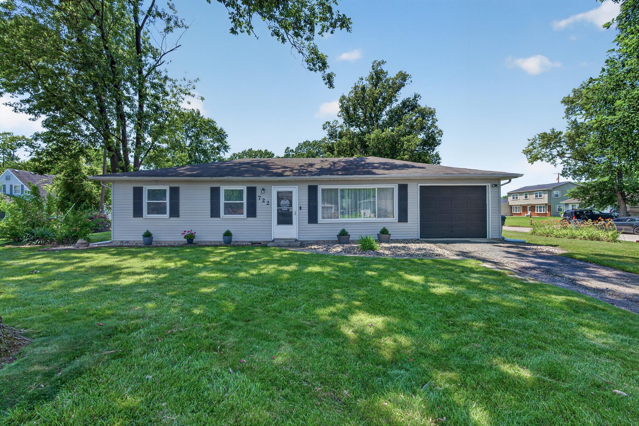 722 Fremont Road Valparaiso, IN 46385 - Photo 1 of 24 2048x1365