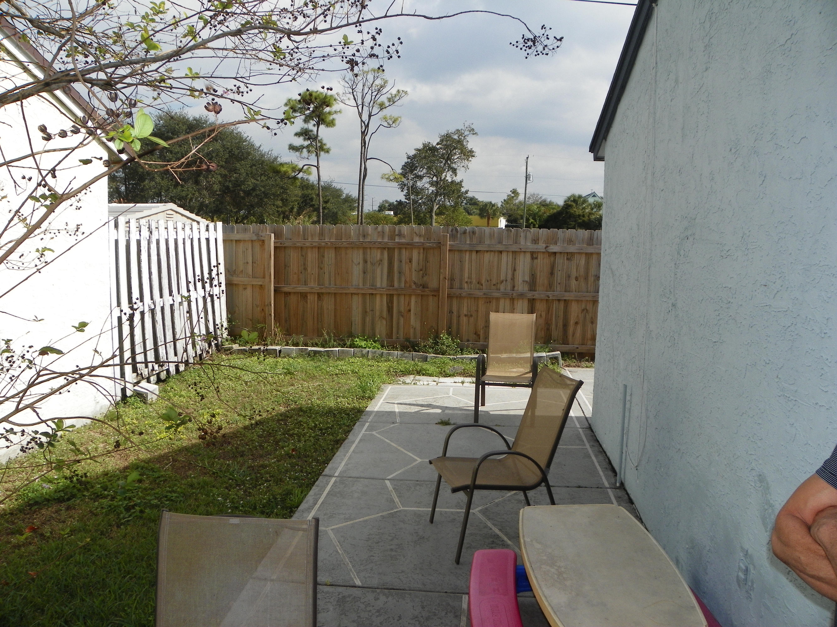 15 Ripley Way Boynton Beach, FL 33426 - Photo 13 of 14 Sideyard1