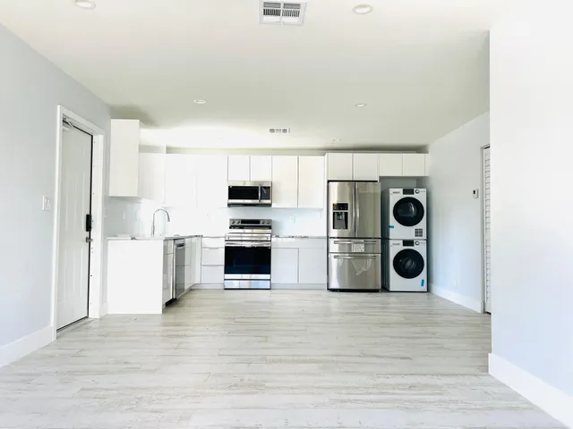 $2,700 | 206 Southeast 1st Avenue, Unit 5, Delray Beach, FL 33444