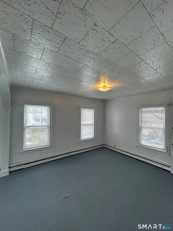 $1,525 | 73 Peck Street, Unit 2, Norwich, CT 06360
