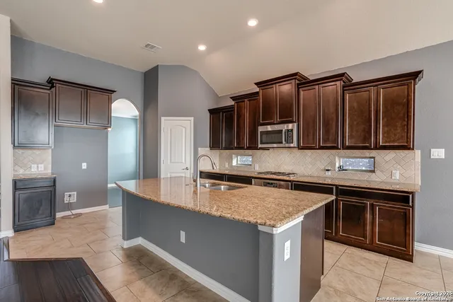 $2,400 | 8707 Shady Mountain, San Antonio, TX 78254