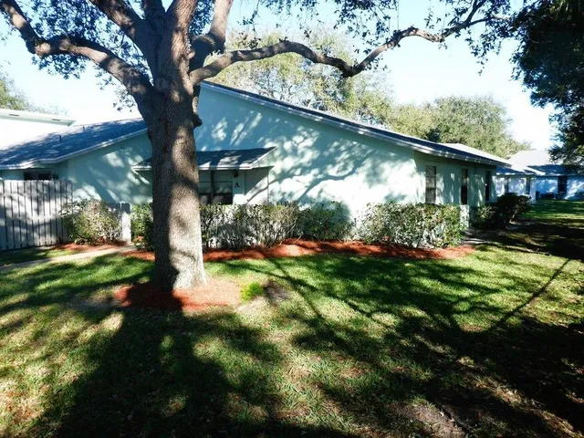 a view of a yard in front of house