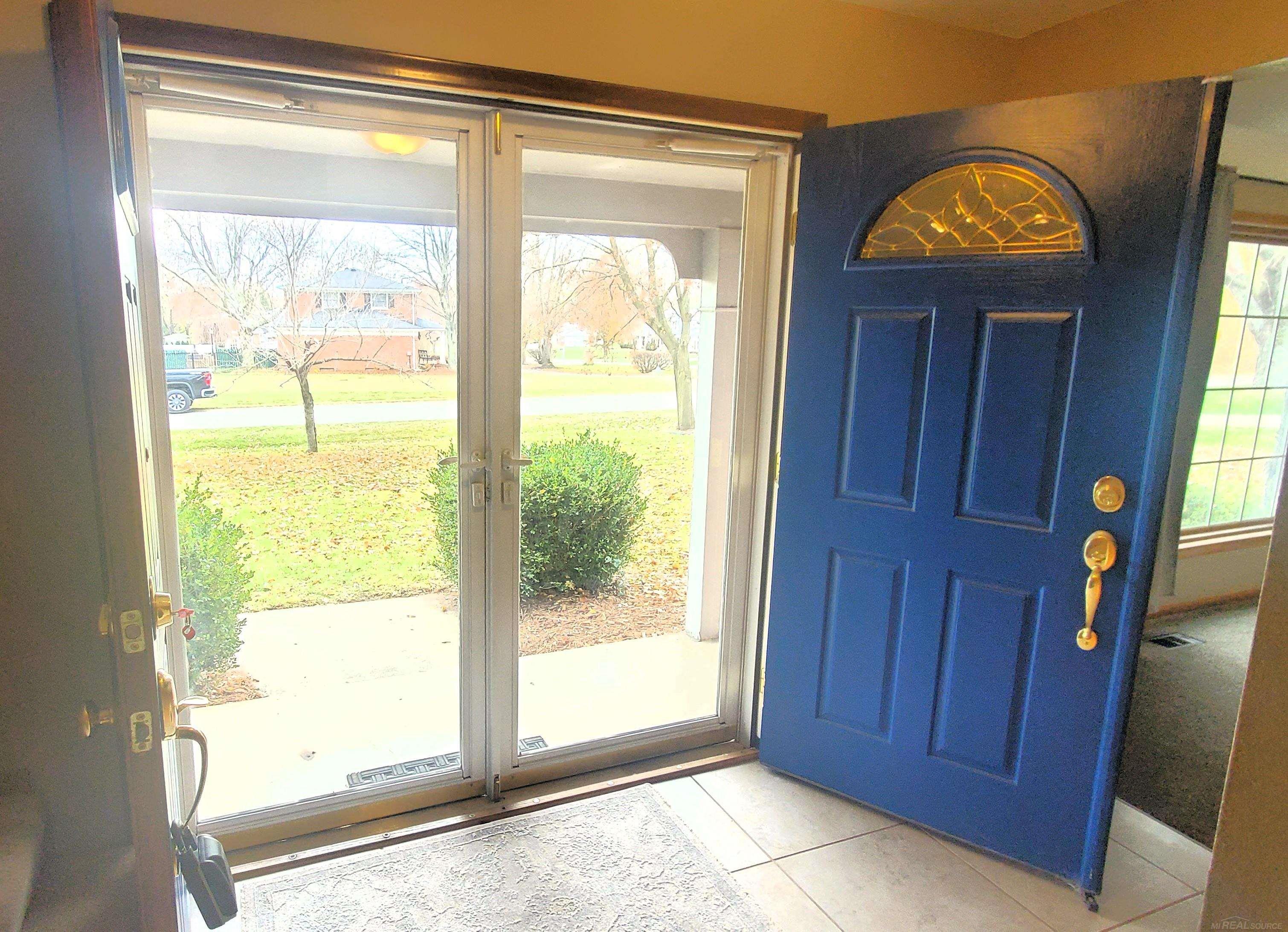 411 Broadleaf Drive Rochester, MI 48306 - Photo 7 of 73 50128763-1a0c9f5a-6fb3-4ef7-a388-92aa70a52f38.JPG