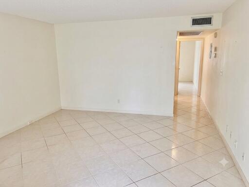 1015 Ainslie Drive Boca Raton, FL 33434 - Photo 4 of 7 Living Room