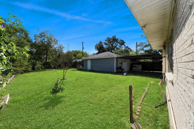 a view of a house with a backyard