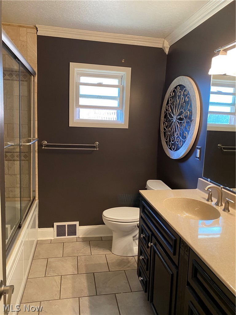 350 Sandhurst Road Akron, OH 44333 - Photo 8 of 16 Double sinks in the main floor bathroom.