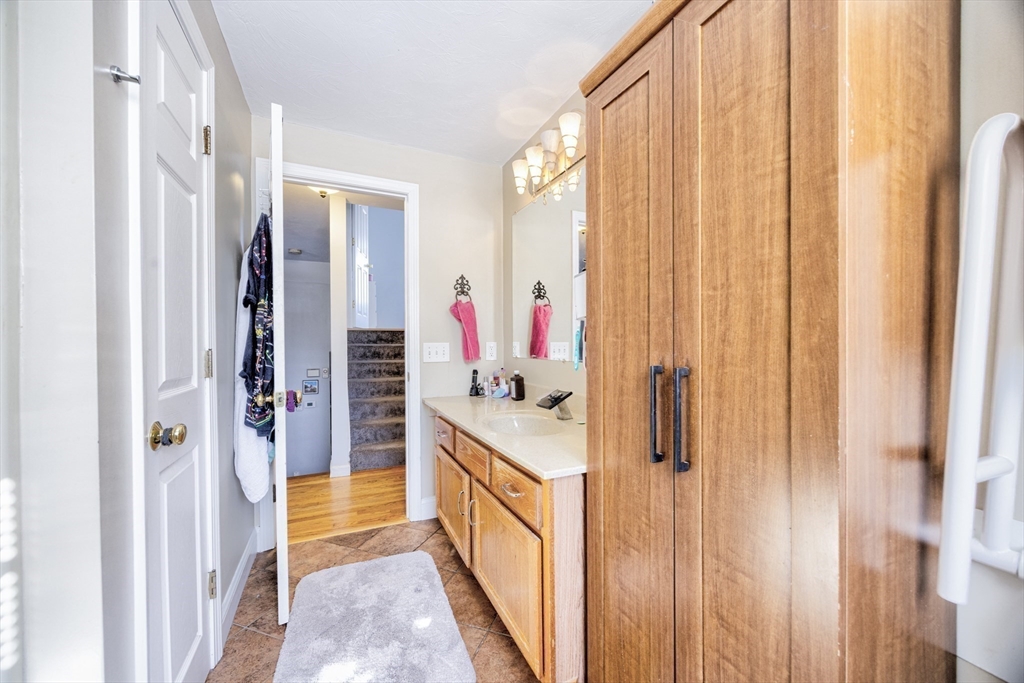 106 Longmeadow Road Taunton, MA 02780 - Photo 9 of 36 Gallery Image 9
