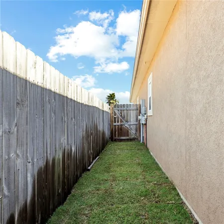 a view of a backyard with pathway