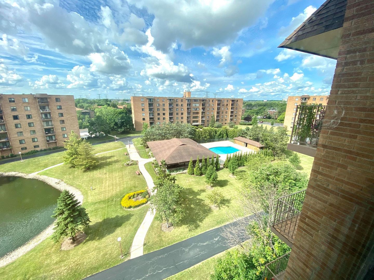 1717 West Crystal Lane, Unit 701 Mount Prospect, IL 60056 - Photo 2 of 34