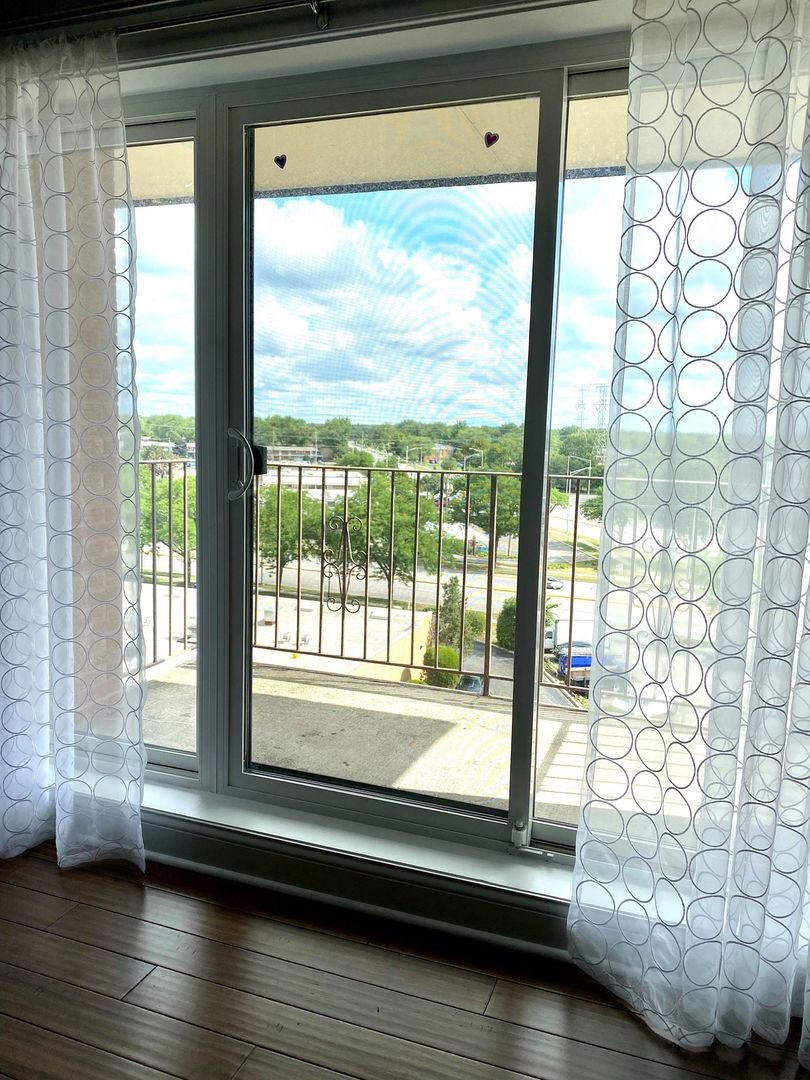 1717 West Crystal Lane, Unit 701 Mount Prospect, IL 60056 - Photo 12 of 34