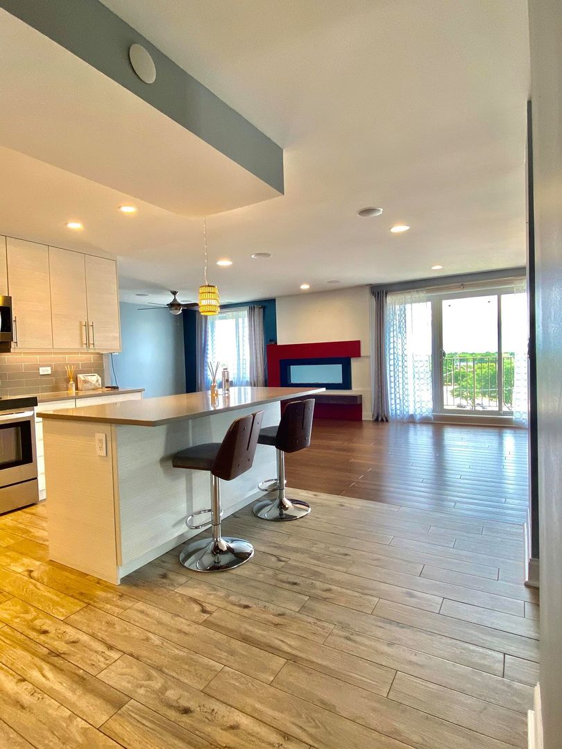 1717 West Crystal Lane, Unit 701 Mount Prospect, IL 60056 - Photo 4 of 34