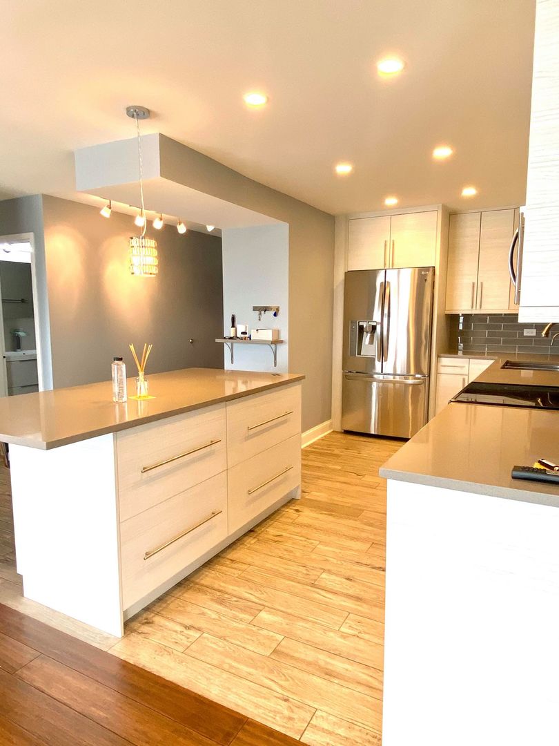 1717 West Crystal Lane, Unit 701 Mount Prospect, IL 60056 - Photo 7 of 34