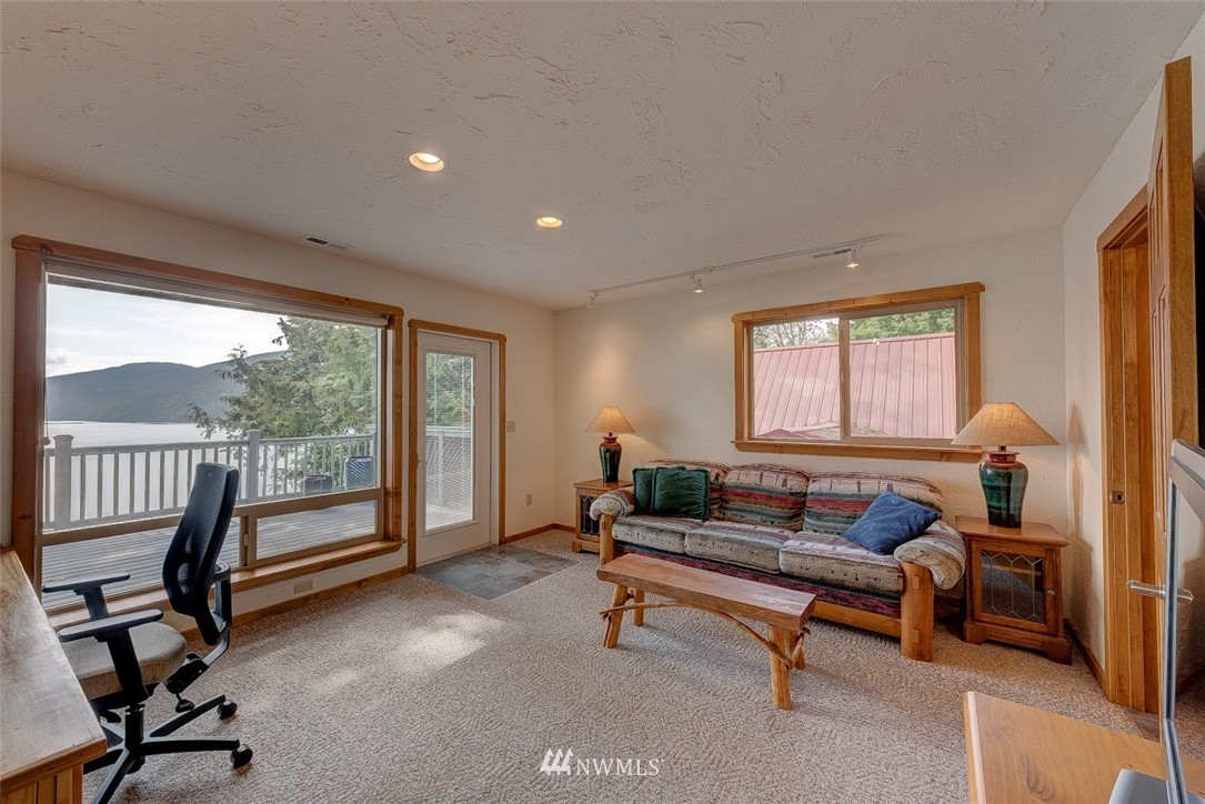 5314 West Shore Road Anacortes, WA 98221 - Photo 12 of 25 Gallery Image 12