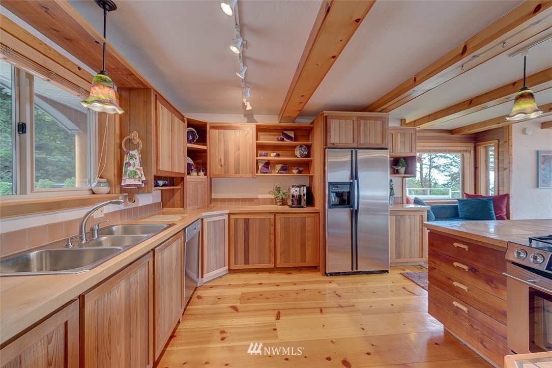 5314 West Shore Road Anacortes, WA 98221 - Photo 10 of 25 Gallery Image 10