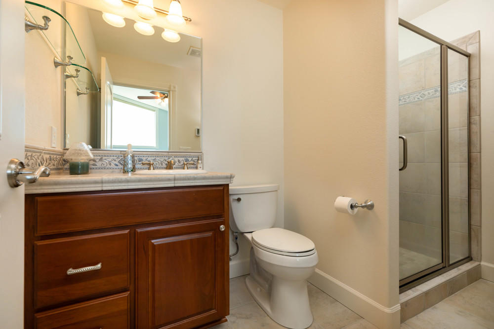4426 Murrelet Road Klamath Falls, OR 97601 - Photo 38 of 54 Guest bath #1