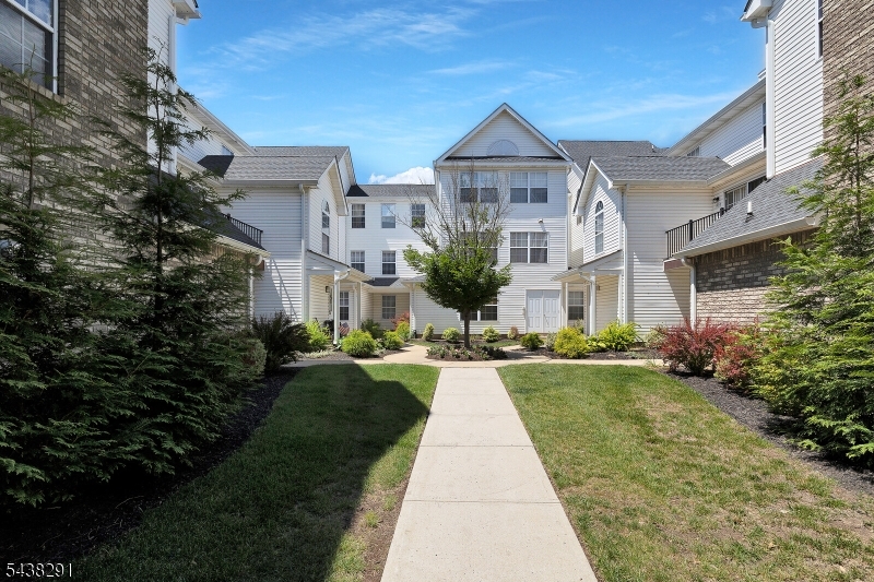 810 Plymouth Road North Brunswick, NJ 08902 - Photo 7 of 46