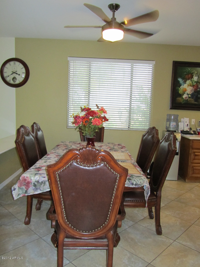 1009 South Roles Drive Gilbert, AZ 85296 - Photo 22 of 49 Eat-In Kitchen2
