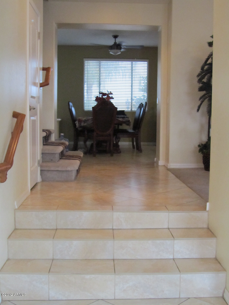 1009 South Roles Drive Gilbert, AZ 85296 - Photo 24 of 49 Foyer2