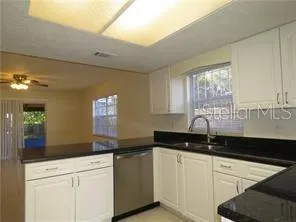 $2,000 | 1422 Oak Valley Drive, Seffner, FL 33584