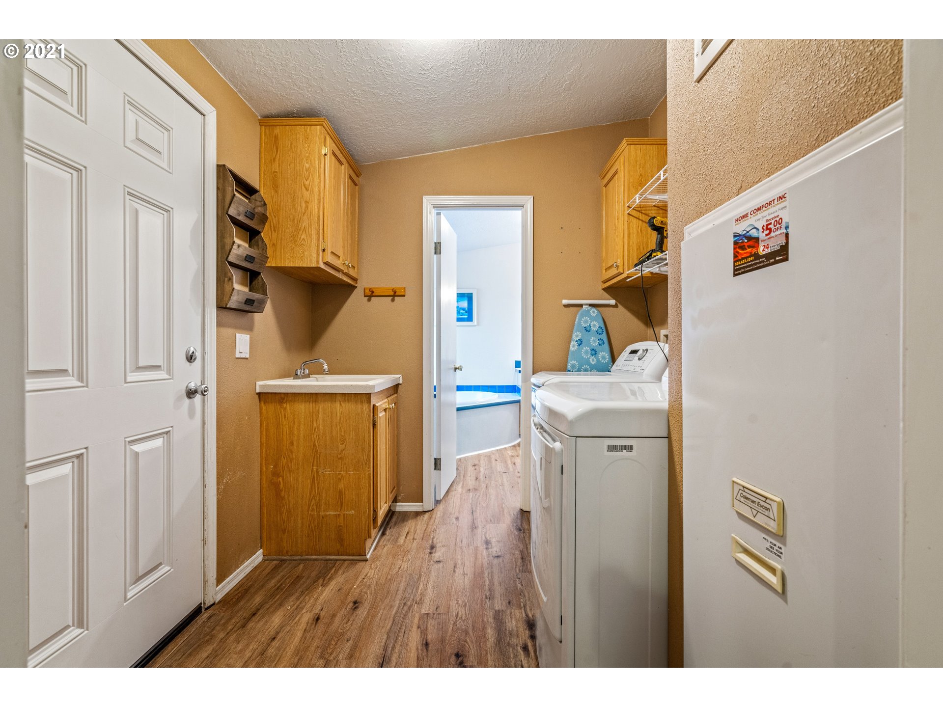 15010 Ferns Corner Road Dallas, OR 97338 - Photo 14 of 32 a view of a hallway with wooden floor