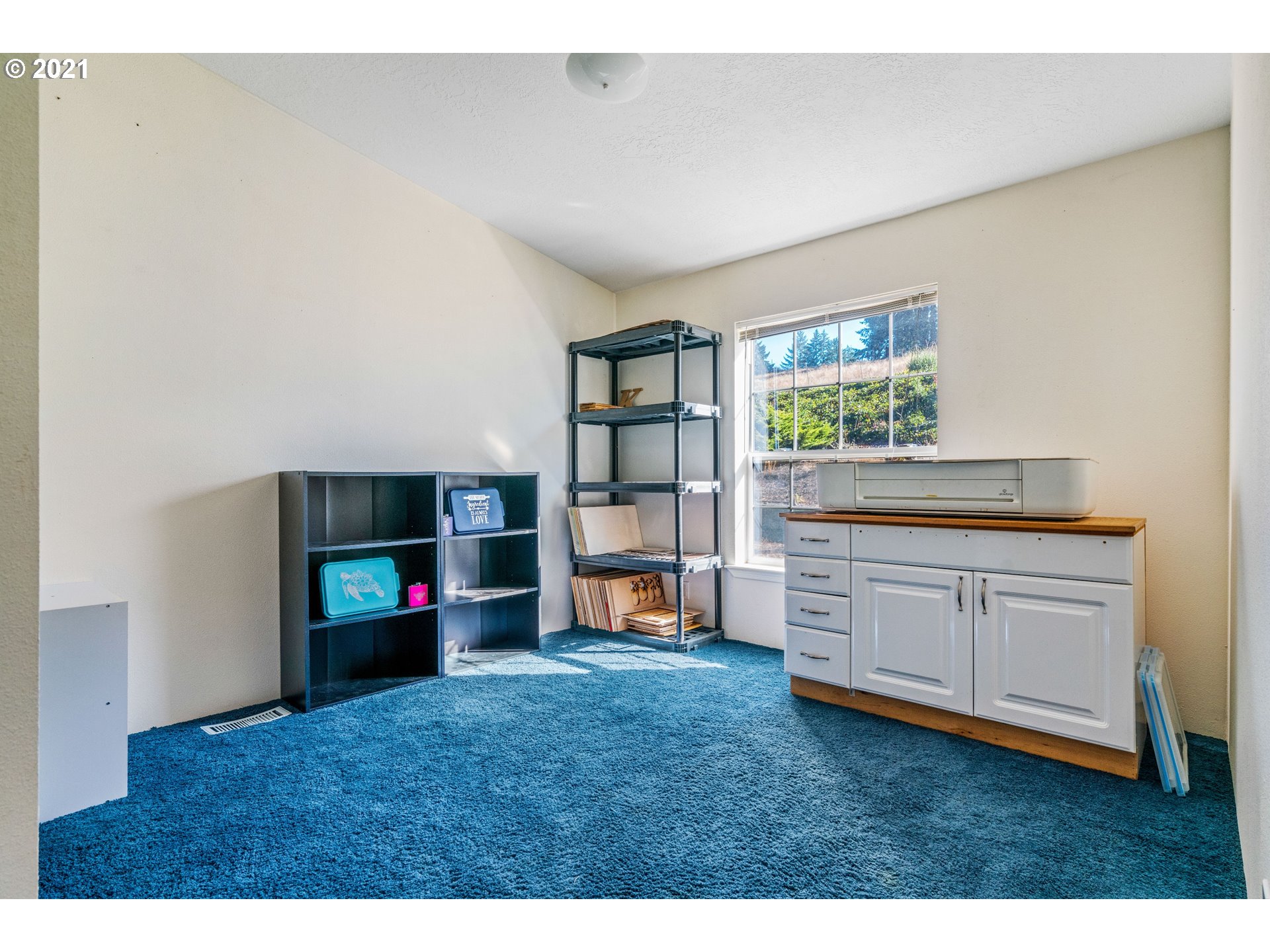 15010 Ferns Corner Road Dallas, OR 97338 - Photo 17 of 32 a living room with furniture and a flat screen tv