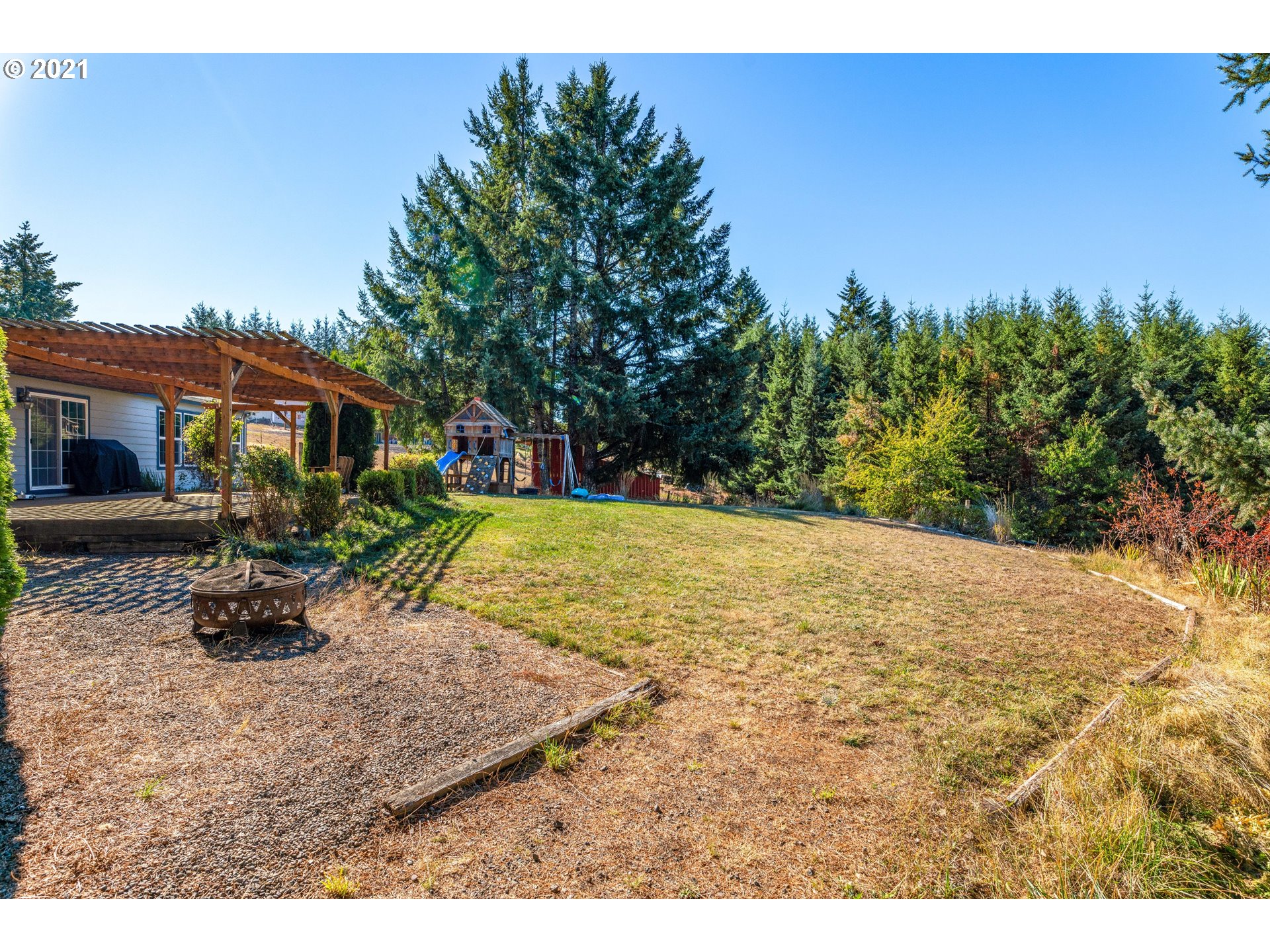 15010 Ferns Corner Road Dallas, OR 97338 - Photo 28 of 32 a view of a backyard