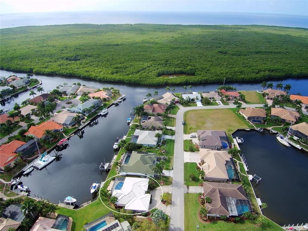 GORGEOUS SAILBOAT ACCESS 3/2/2 WATERFRONT HOME ONLY 15 MINUTES TO CHARLOTTE HARBOR LEADING TO THE GULF OF MEXICO!