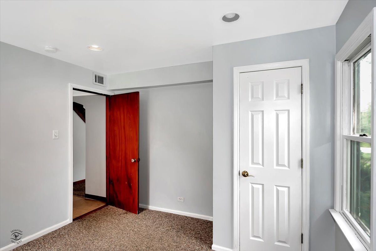 14301 Kilpatrick Avenue Midlothian, IL 60445 - Photo 13 of 22 a view of a hallway with entryway