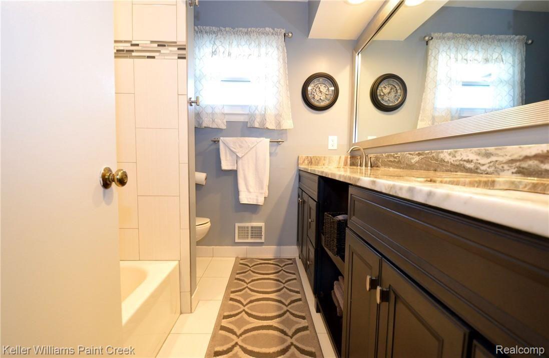 263 Booth Road Troy, MI 48085 - Photo 21 of 67 DSC_1289.JPG