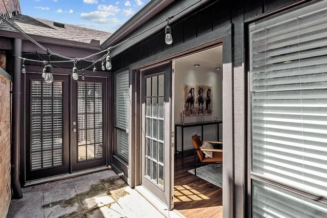 a view of an outdoor space