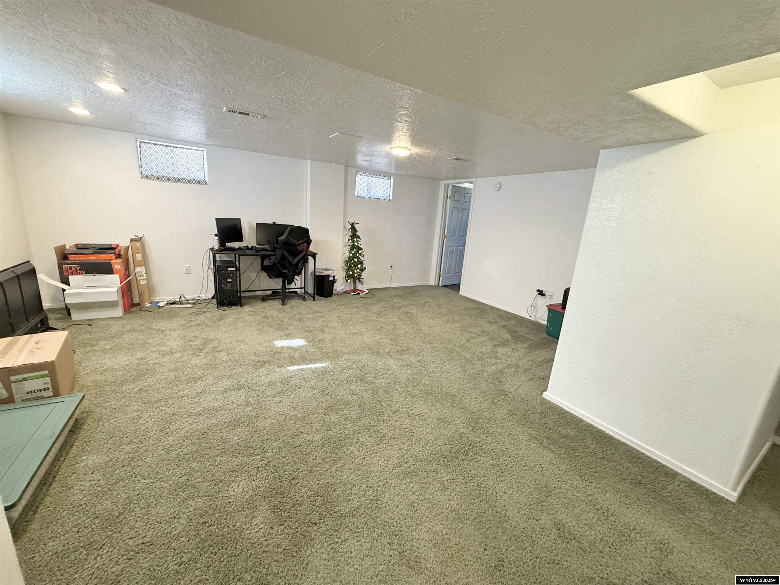 5402 Hilltop Avenue Cheyenne, WY 82009 - Photo 17 of 35