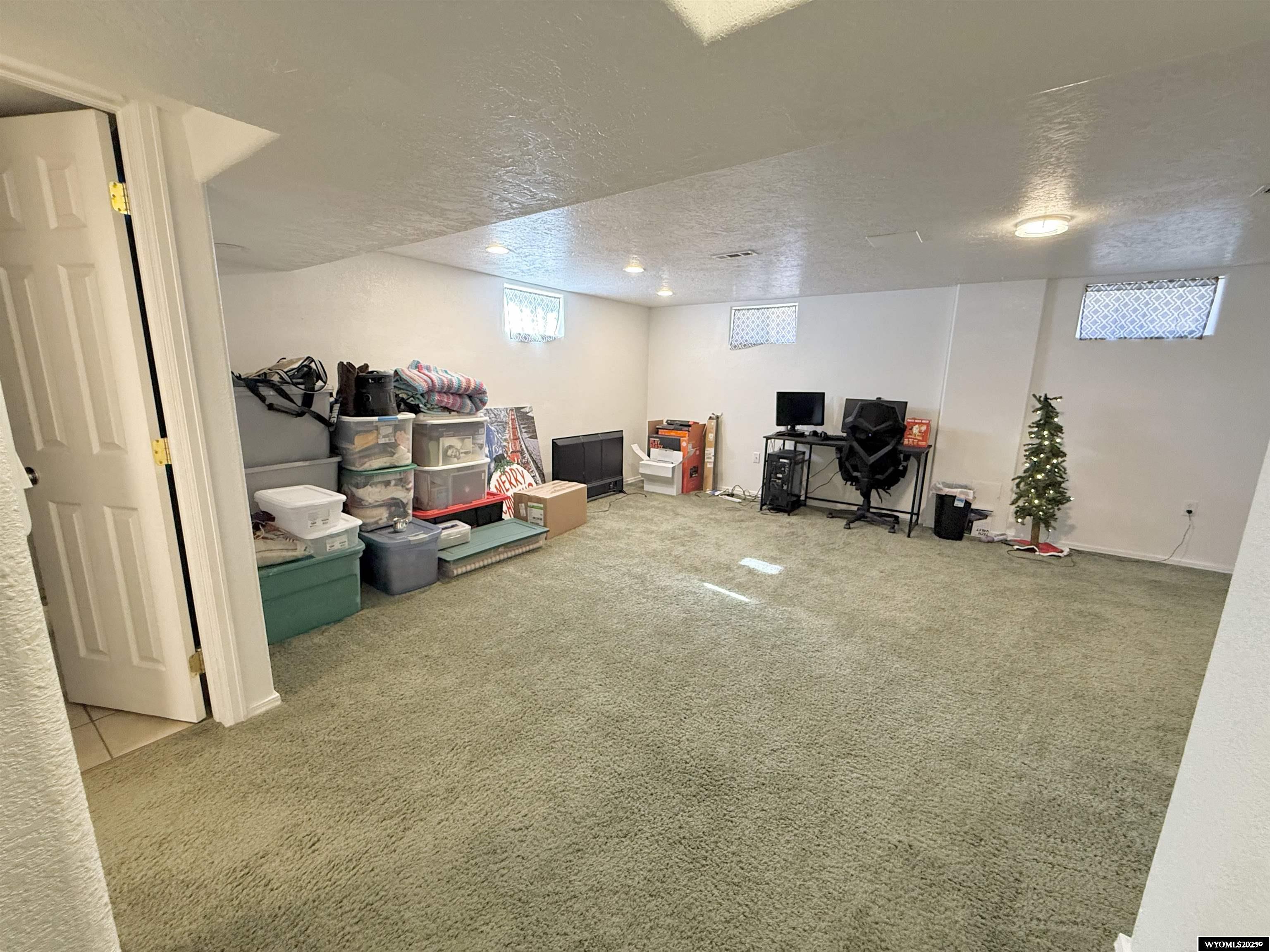 5402 Hilltop Avenue Cheyenne, WY 82009 - Photo 19 of 35